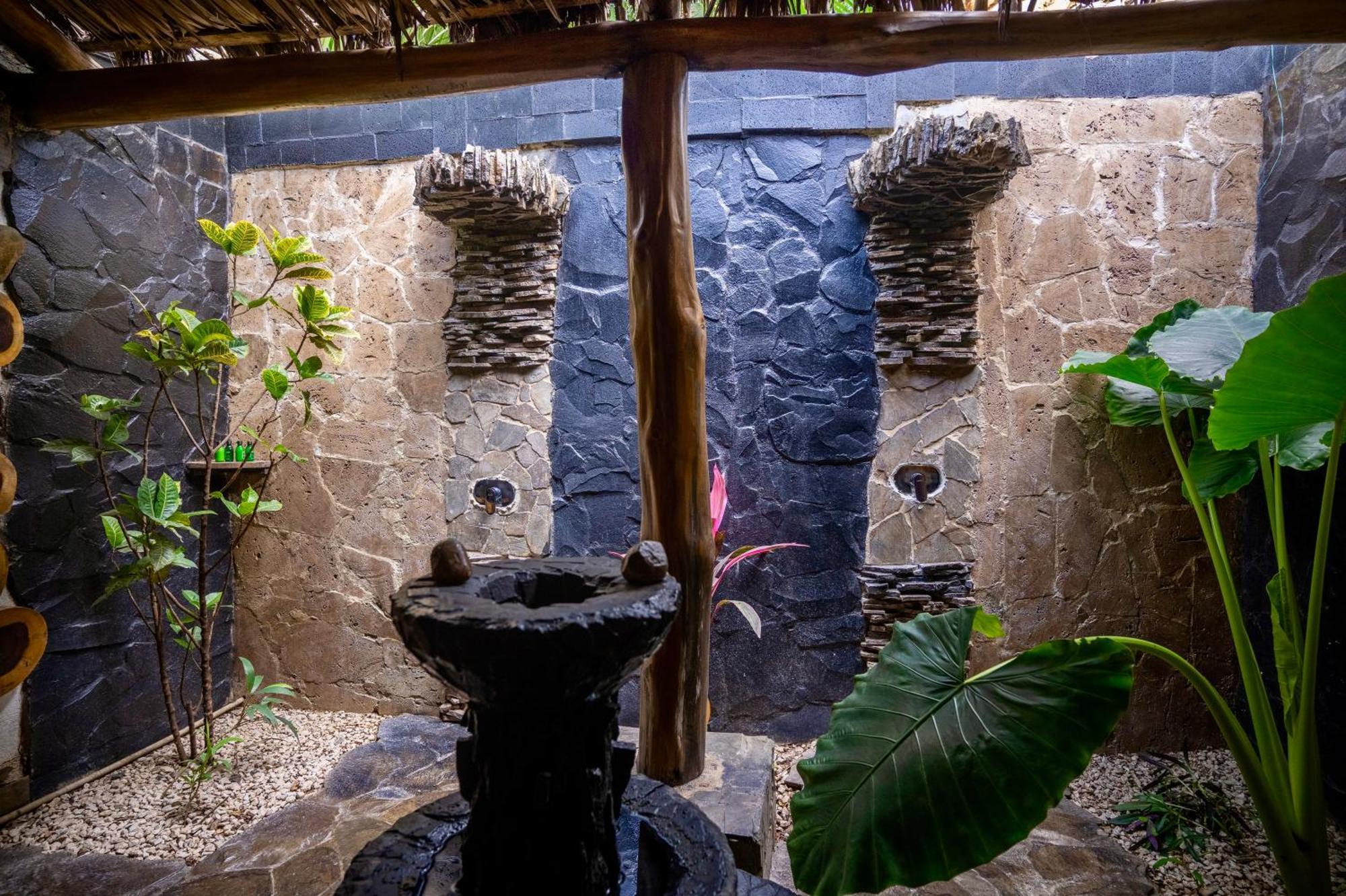Ocho Artisan Bungalows (Adults Only) Tamarindo Buitenkant foto